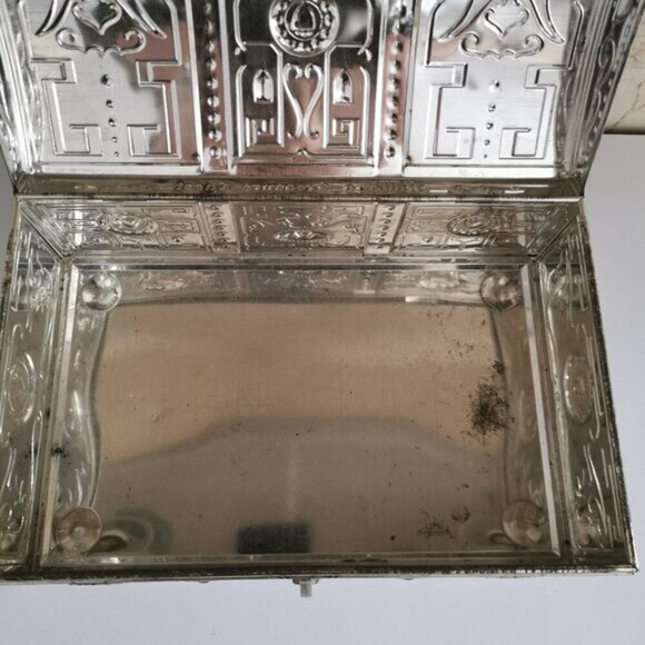 Vintage Holland Treasure Chest Tin Metal Victoria Biscuit Hinged Lid Kids Toy - Picture 6 of 10